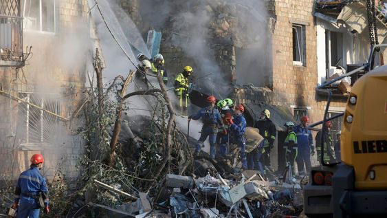 Devastador ataque ruso a Kiev en medio del diálogo por la paz: 14 muertos y decenas de heridos.