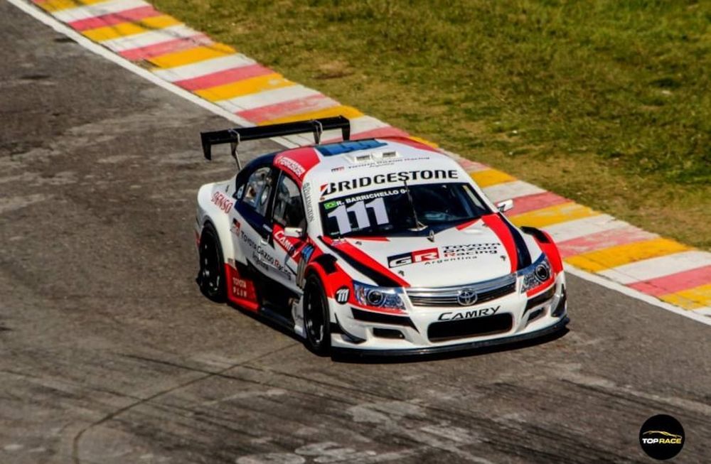 ¡Rubens Barrichello ganó en el Top Race!