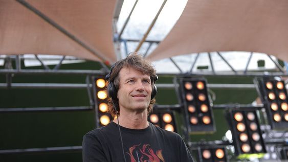 Hernán Cattáneo en el Llao Llao: el eclipse se convirtió en un show global