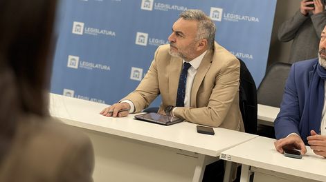 El senador provincial Félix González presentó el pedido de Jury de Enjuiciamiento contra Sergio Marinelli