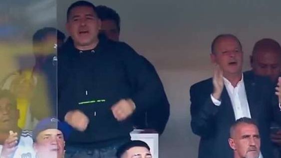 Juan Román Riquelme, máximo ídolo en la historia de Boca, festejó junto al Consejo de Fútbol en un palco en el estadio Mario Kempes. / Gentileza.