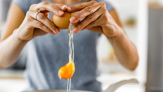 La cantidad de consumo de huevos en tus comidas influye en tu salud.