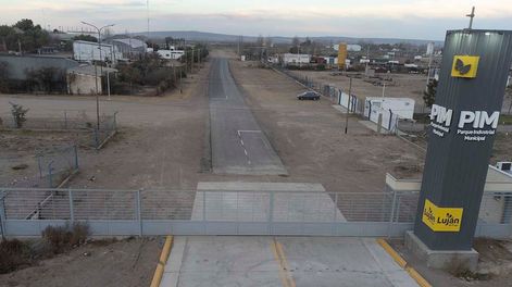 Los Andes | Parque Industrial Municipal de Luján. Luján puso a la venta predios en el Parque Industrial Municipal, para generar inversiones. El predio está ubicado frente a la Destilería de Luján de CuyoFoto: José Gutierrez / Los Andes
