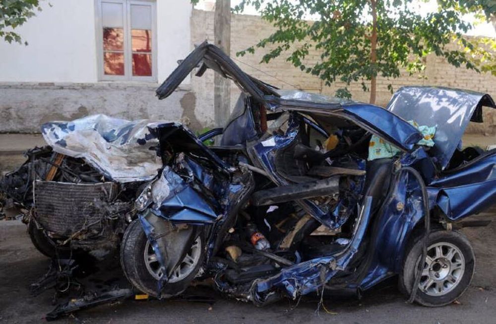Febrero de 2013. Así había quedado el auto chocado de las víctimas Juan Manuel Viudez y su hija María Laura. Doce años después, detuvieron en Bolivia al acusado, Adrián Ocampo Cazón (52), quien ahora será juzgado. Archivo.&nbsp;