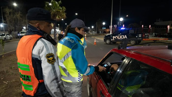 Un conductor alcoholizado fue aprehendido tras chocar contra una vivienda en Guaymallén