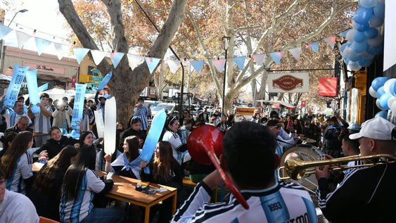 La gastronomía en la Arístides revivió durante las vacaciones y el Mundial