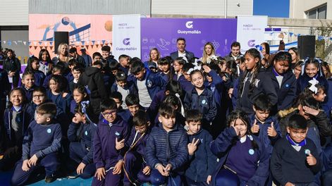 Más de 400 niños prometieron la Bandera en un acto en Guaymallén y este viernes habrá un chocolate patrio para los vecinos