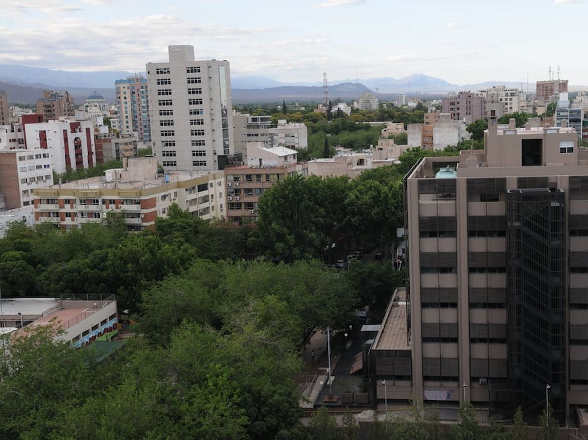 ¿Viento Zonda en Mendoza? El extraño fenómeno que causó un repentino salto de temperatura este jueves.
