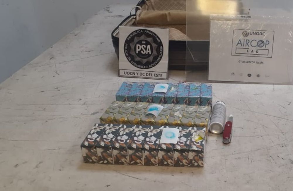 El hombre de nacionalidad estadounidense llevaba cocaína escondida en paquetes de jabón y fue detenido en Ezeiza. - Gentileza / Ministerio de Seguridad de la Nación
