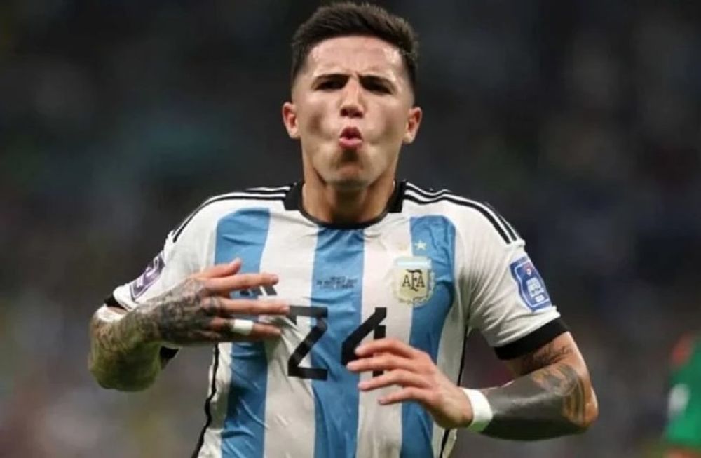 La novia y amante del jugador estarían apoyándolo en la Copa América.