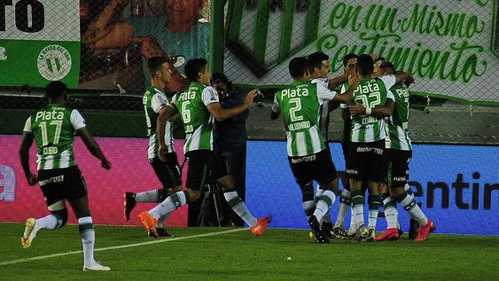 Telam, Buenos Aires, 21 de diciembre de 2020. Agustin Fontana (9), festeja el primer gol de Banfield que enfrenta hoy a  Gimnasia y Esgrima La Plata, en partido correspondiente a la Zona Campeonato B de la Copa Diego Maradona, en un partido de la segunda fecha de esa instancia. Foto: Jorge Baravalle/Pool ARGRA/cf/Telam