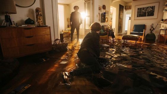 Alejandro González Iñárritu, durante el rodaje de Bardo. Aquí le da indicaciones al actor Daniel Gimenez Cacho, protagonista de su nuevo filme. (AP)