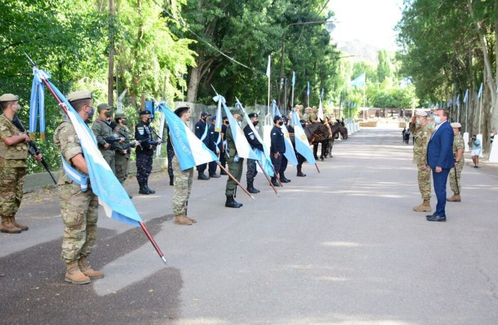El intendente Martín Aveiro encabezó un emotivo acto por un nuevo aniversario del Retorno a la Patria