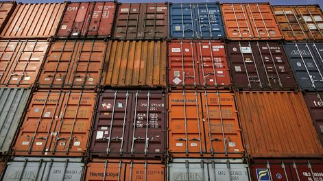 Referentes aseguran que el pago de cargas en la vitivinicultura, el sector de conservas y también para las papas industrializadas pone un freno al desarrollo del valor agregado en la provincia.