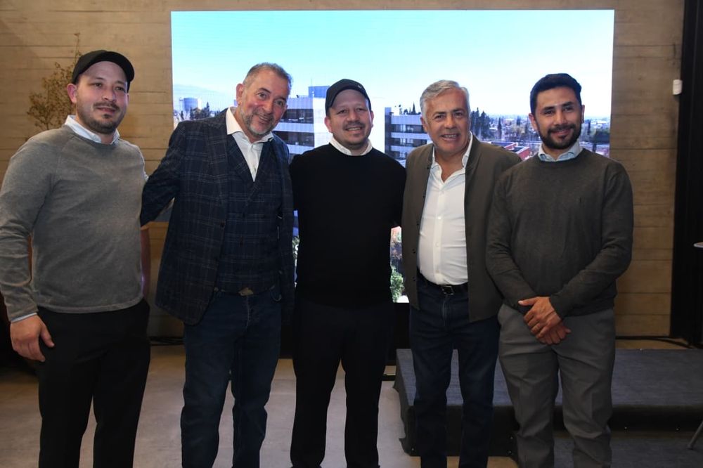 Facundo Lazarte, Pablo Moya, Alfredo Cornejo, Pablo Lazarte, de Lazarte Maderas, y Maximiliano Gutiérrez. 