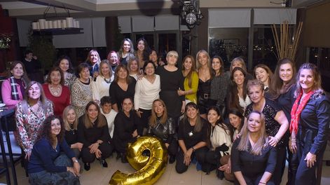 Socias y amigas de AMUVA tuvieron una noche de festejo y alegría.