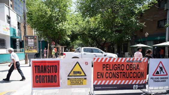 Se inicia la renovación de redes de agua y cloacas en calle San Juan de Ciudad