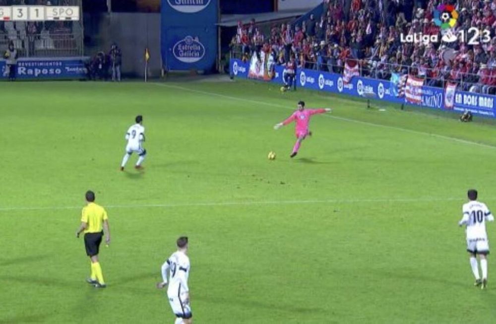 Recorre el mundo el golazo de un arquero español desde 70 metros