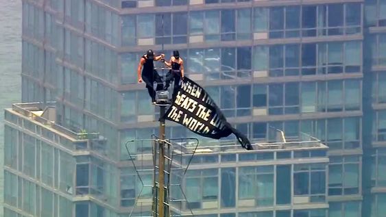 Detenidas en Nueva York tras escalar a la cima de la antena del Empire State Building.