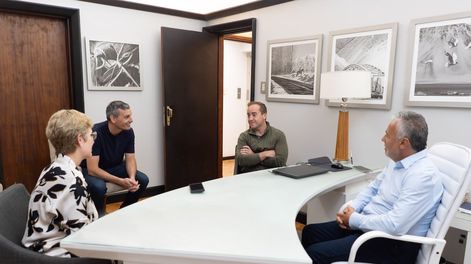 Reunión entre el titular de Arc Energy, Jason Arcenoux, con el gobernador Alfredo Cornejo, la ministra de Energía, Jimena Latorre, y el presidente de Emesa, Pablo Magistocchi.