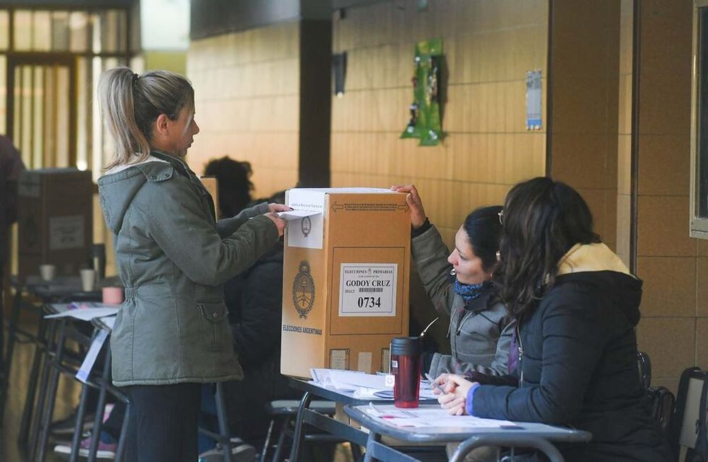 Imágen de las elecciones PASO presidenciales 2023 en la provincia de Mendoza.Escuela Gabriel Del Mazo de Godoy CruzFoto: José Gutierrez / Los Andes