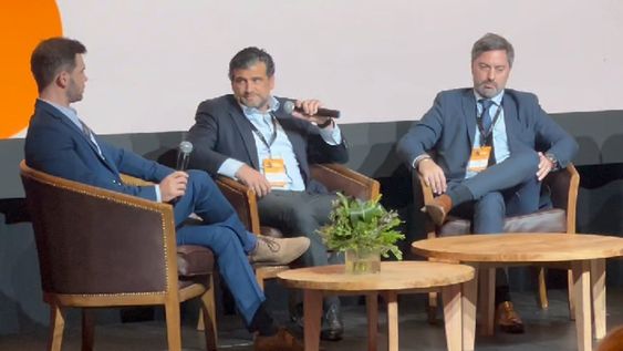 Los disertantes dialogaron sobre la importancia de la mejora de la macroeconomía para poder avanzar en estos proyectos y que continúen las inversiones en el sector minero - Gentileza