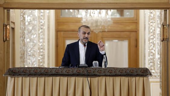 Tehran (Iran (islamic Republic Of)), 14/04/2024.- Iranian Foreign Minister Hossein Amir-Abdoulahian delivers speech on last nights attack on Israel, in front of foreign ambassadors to Tehran, at the foreign ministry office in Tehran, Iran, 14 April 2024. Irans Islamic Revolutionary Guards Corps (IRGC) launched drones and rockets towards Israel late on 13 April 2024, Iranian officials said. (Teherán) EFE/EPA/ABEDIN TAHERKENAREH