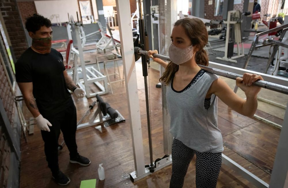 Los gimnasios volvieron a la actividad con estrictos protocolos, sin embrago, un nuevo cierre preocupa a los dueños. Foto: Ignacio Blanco / Los Andes