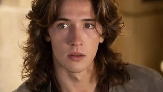 Julen Katzy, el actor español que trabaja en San Clemente del Tuyú.