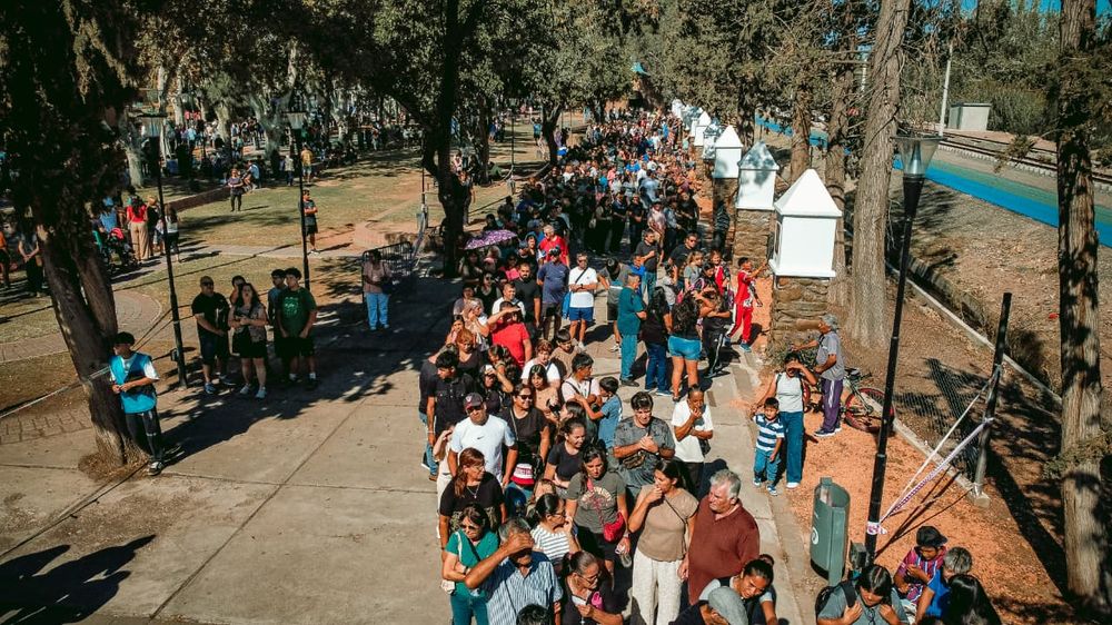 La Semana Santa convoca a miles de cristianos que se acercan hasta el Calvario, en Godoy Cruz. Cristo Huarpe, Calvario de la Carrodilla. Foto: Ramiro Gómez