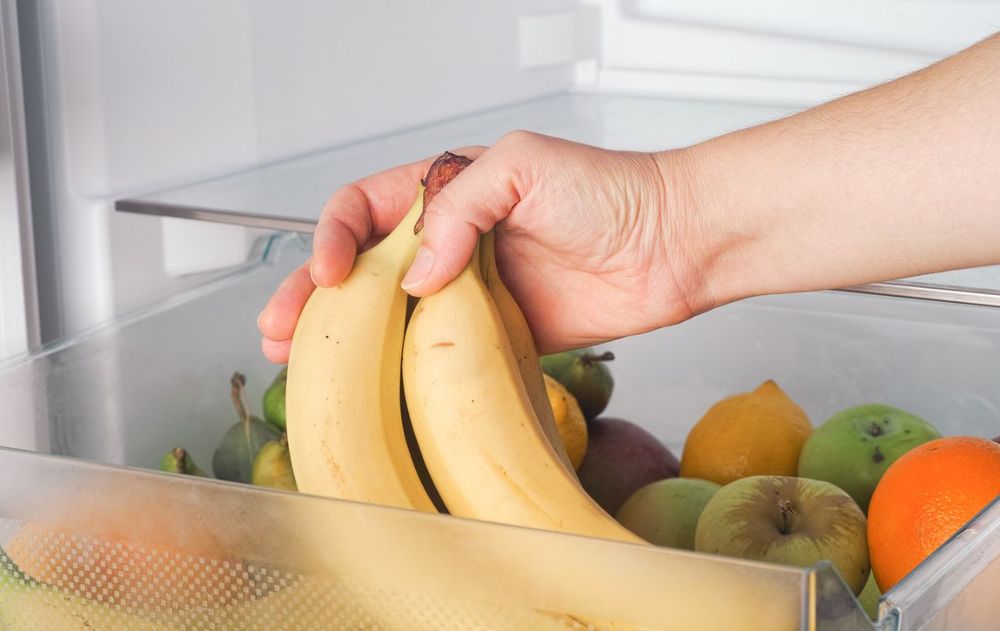 La refrigeración de las bananas ya maduras puede ayudar a mantener su pulpa en mejores condiciones.