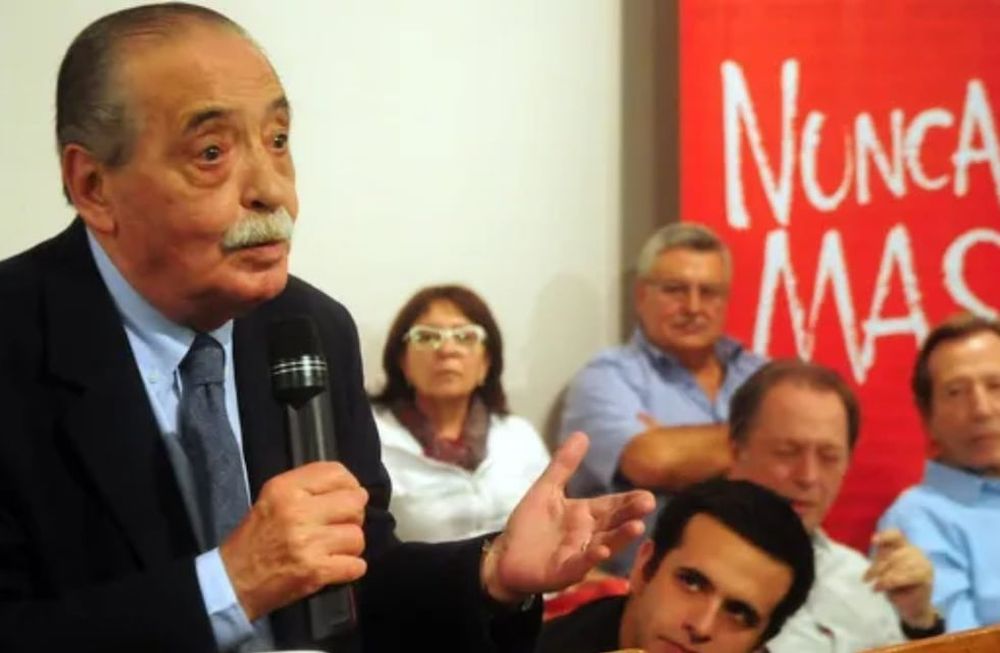 El fiscal utilizó la frase Nunca más en su alegato del juicio contra las Juntas Militares, en 1985.
