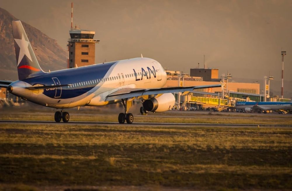 Latam aseguró este jueves que retomarán algunas rutas internacionales.