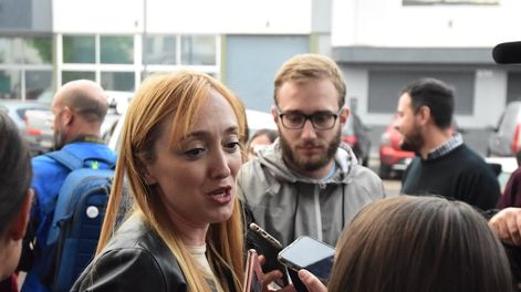 Los Andes | Acto por el día de la Lealtad Peronista. Sindicalistas de diferentes gremios se hicieron presentes en el acto. La presidente del partido, Anabel Sagasti estuvo presente en el salón junto a otras autoridades políticas.Foto: Mariana Villa / Los Andes