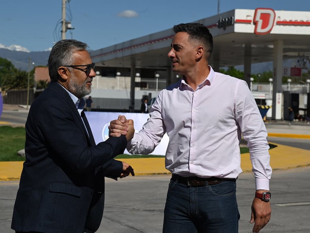 El gobernador Alfredo Cornejo y el intendente de Guaymallén, Marcos Calvente.