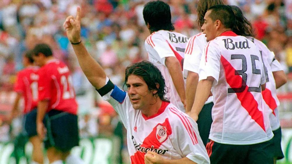 El Matador Marcelo Salas, Millo formasıyla ilk maçına Eylül 1996'da Boca Juniors karşısında çıktı ve bu unutulmaz hareketiyle 48 golün sevincini yaşadı.