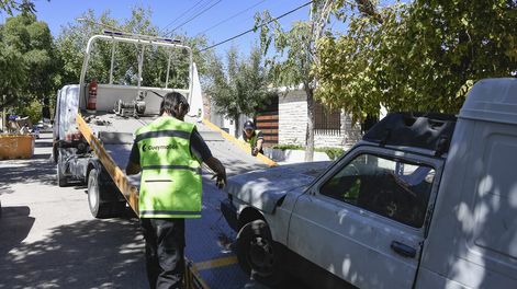 Guaymallén inició un operativo de retiro de vehículos abandonados en la vía pública