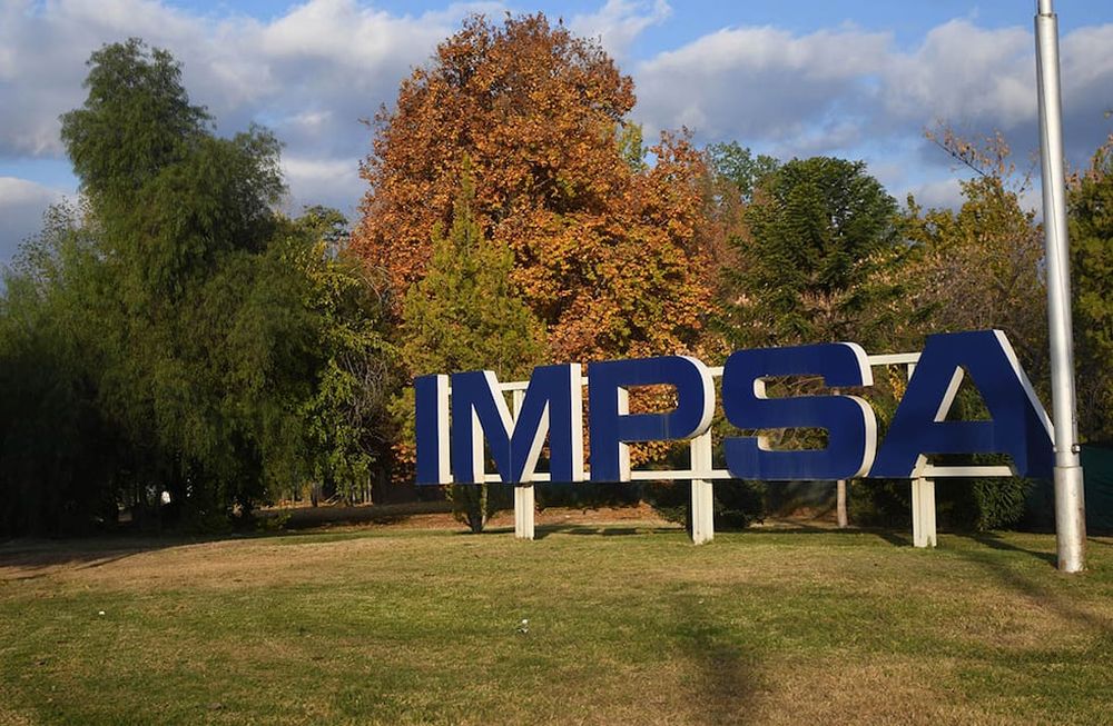 Entrada del complejo industrial IMPSA. El Estado Nacional todavía no define la compra de la empresa. Foto: Marcelo Rolland / Los Andes