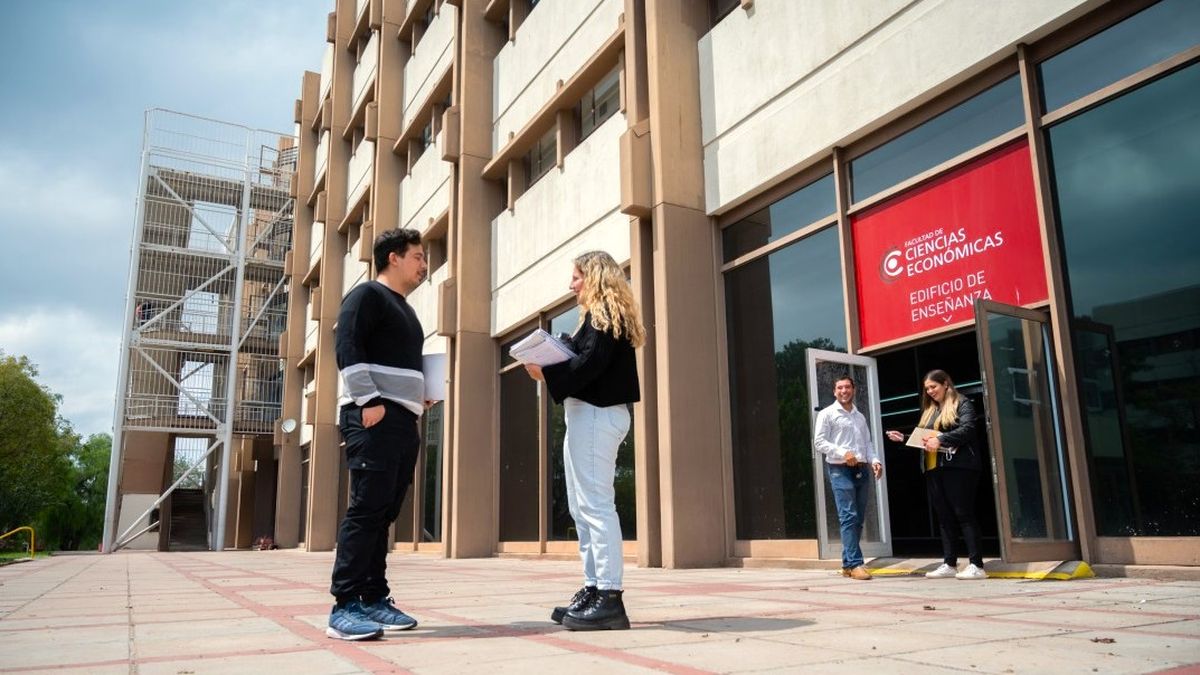 Económicas de la UNCuyo y su buen nivel de egresos