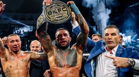 Los Andes | Tenaglia se quedó con el cinturón en una pelea brutal. / Foto: BKFC