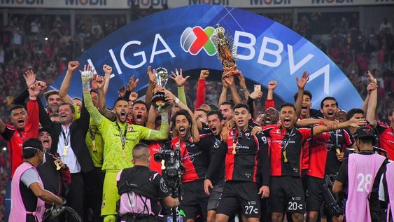 El whisky de casi 70 años con el que festejó un equipo del fútbol mexicano