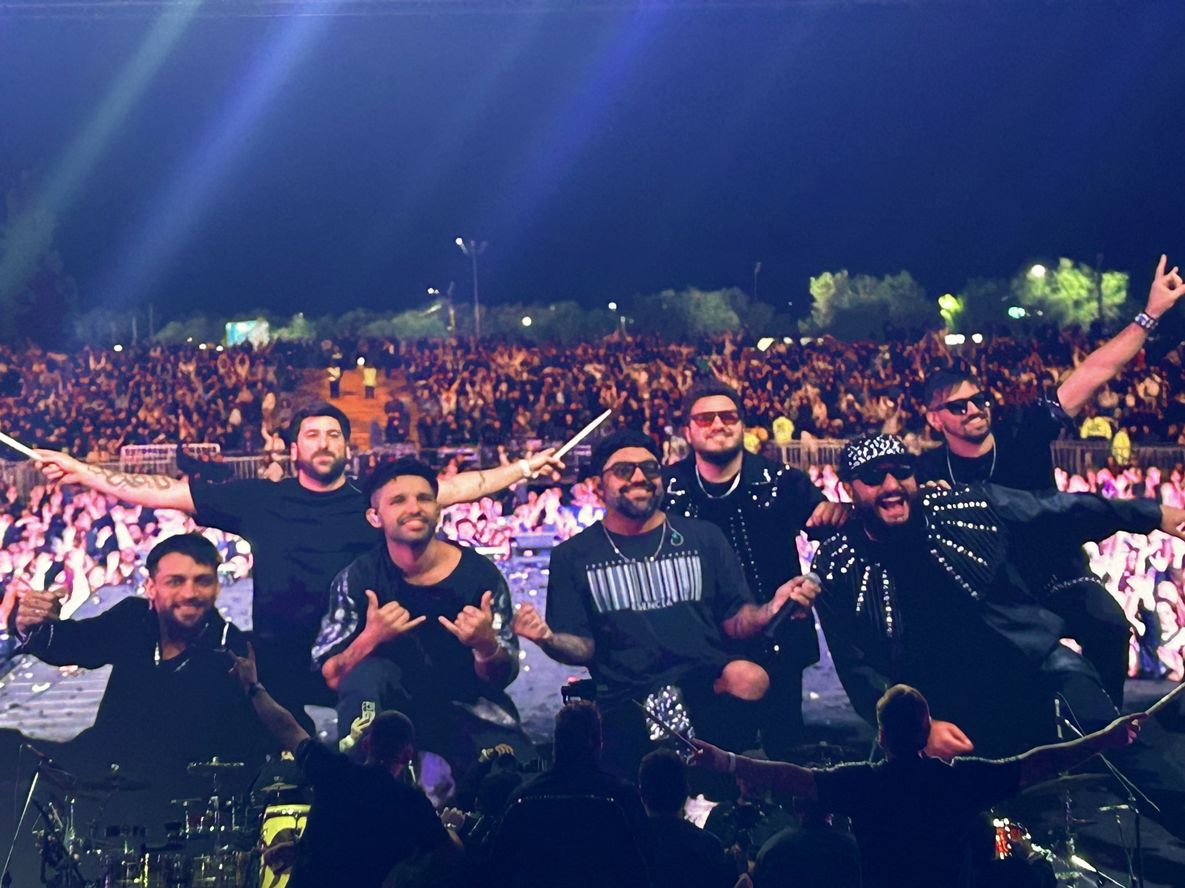 Cruzando el Charco desató uno de los momentos más celebrados de la jornada, con un anfiteatro entregado a cada canción.