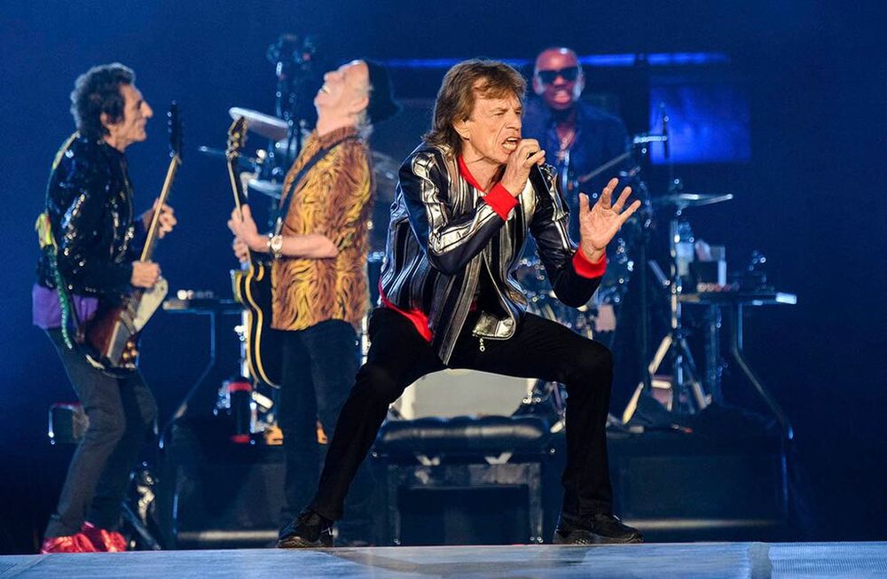 Ronnie Wood, Keith Richards, Mick Jagger y Steve Jordan, de los Rolling Stones, dan un concierto de su gira No Filter en The Dome del Americas Center, en St. Louis.