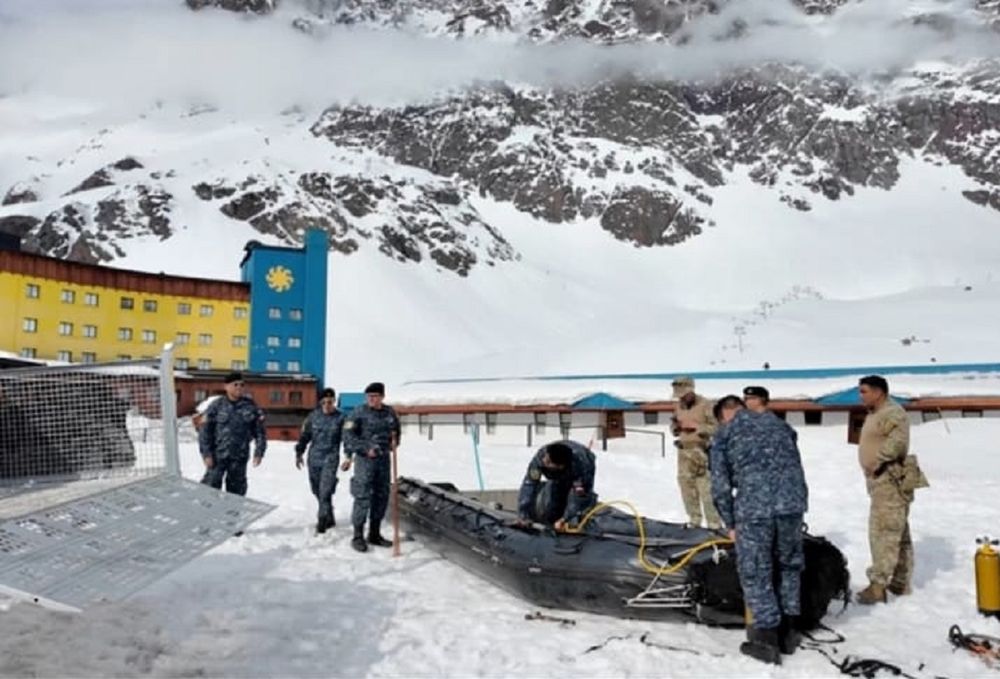 Hallaron el cuerpo del tercer fallecido en la Laguna del Inca tras la avalancha en Portillo
