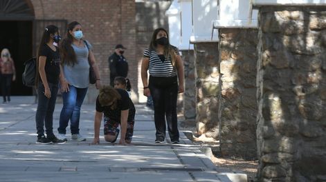 Pocos fieles en el jueves Santo en el Calvario de Godoy Cruz. Foto: Ignacio Blanco / Los Andes