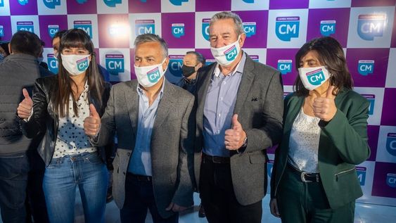 Mendoza 24 de julio de 2021 PolíticaHotel AconcaguaPrecandidatos Pamela Verasay, Alfredo Cornejo, Julio Cobos y Mariana JuriEl frente Cambia Mendoza presentó a sus principales precandidatos para las elecciones legislativas de septiembre y noviembre.Foto: Ignacio Blanco / Los Andes