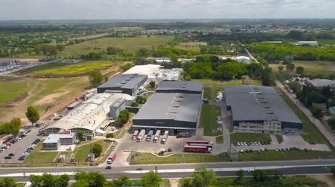 A través de capacitaciones constantes en ambas provincias, ha acompañado a empresas, desarrolladores y profesionales en la adopción de esta tecnología.
