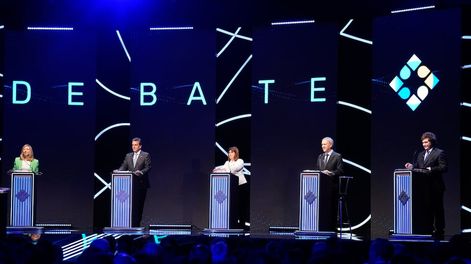 Los Andes | Los candidatos en el primer debate presidencial obligatorio, en Santiago del Estero (Foto: Clarín)