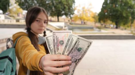 BCRA habilita a las cuentas para jóvenes y adolescentes a operar en dólares. Foto: Freepik