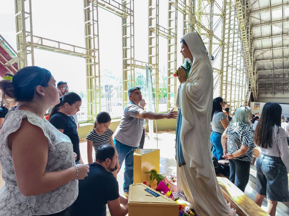 Fieles en la iglesia de El Challao por el día de la Virgen de Lourdes 